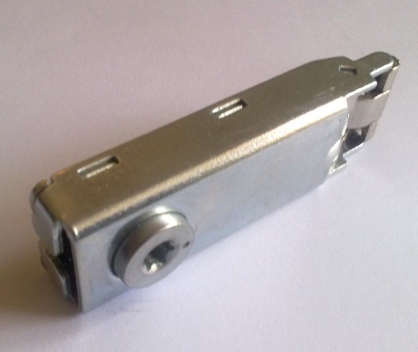 廣東八棱柱卡鎖，三卡鎖，弧形鎖，扁鋁鎖等八棱柱配件