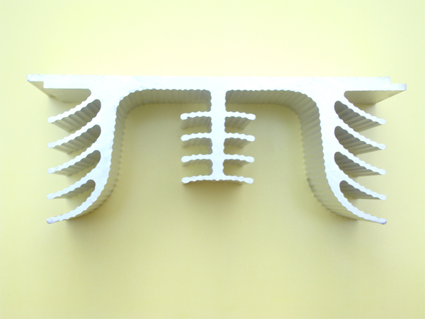 鋁質(zhì)散熱器